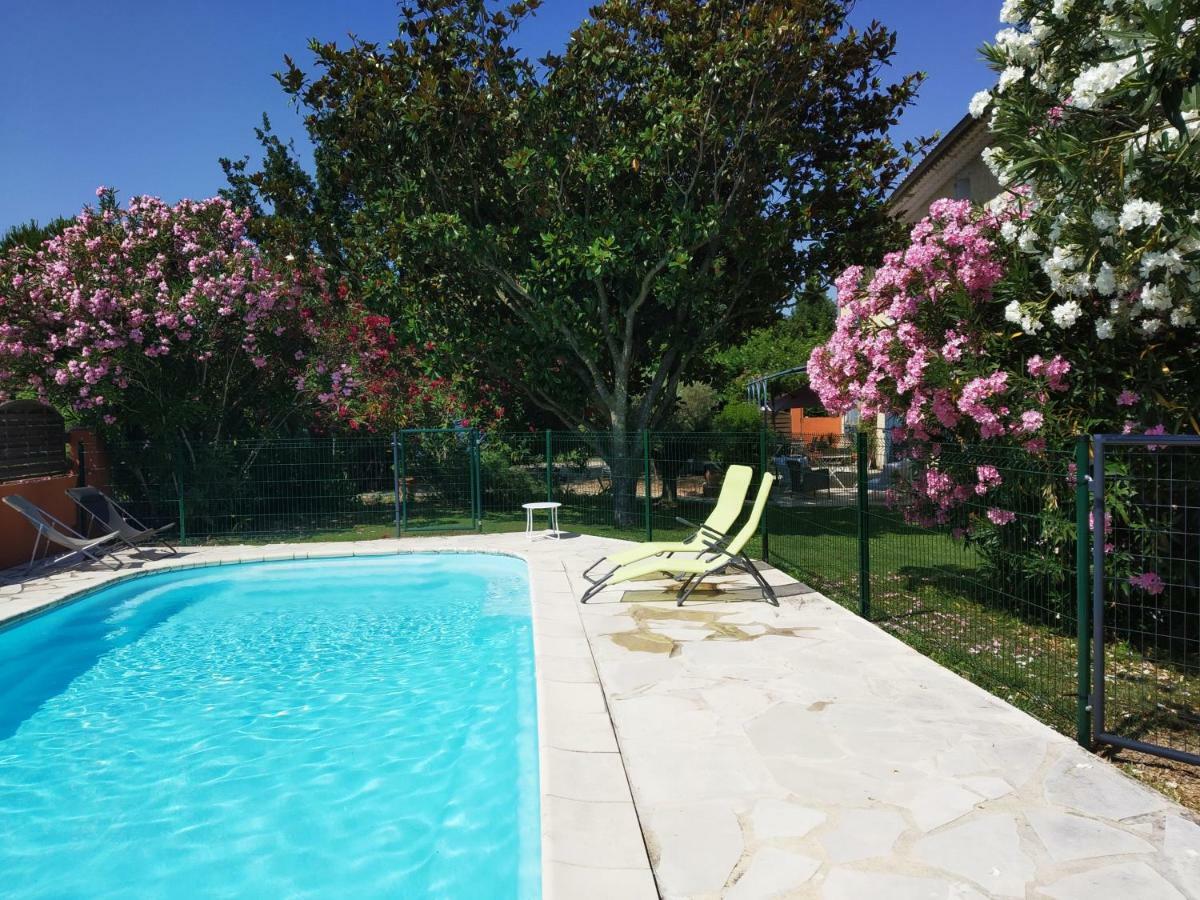 Mas De La Grave Bed & Breakfast Althen-des-Paluds Екстериор снимка